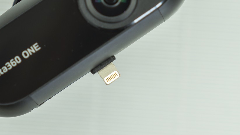 Die Verbindung zum iPhone erfolgt kabelgebunden über Apple Lightning oder kabellos über Bluetooth 4.0 mit Bluetooth Low Energy.