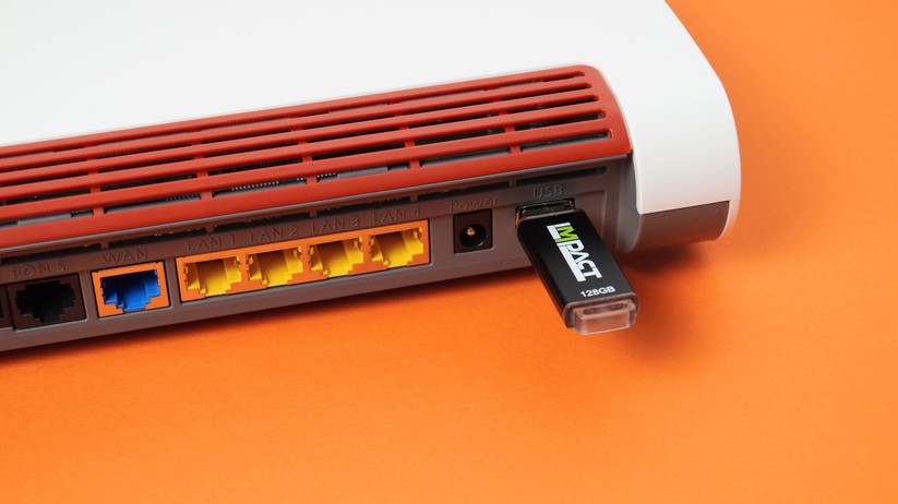 Einfach, billig, aber wenig Funktionen: Ein USB-Stick reicht, um aktuellen Fritzbox-Routern in eine rudimentäre NAS zu verwandeln. 