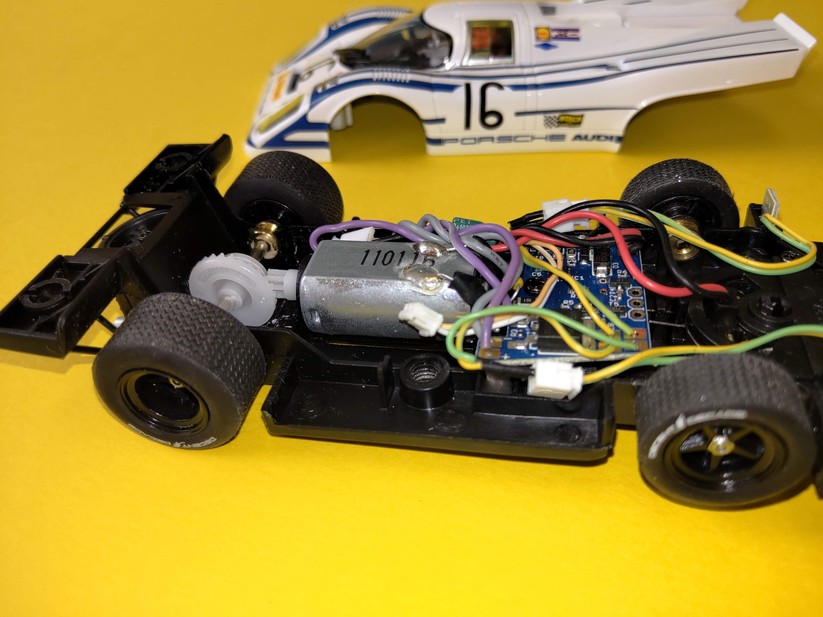 Die Autos lassen sich zerlegen, Komponenten kann man einfach austauschen oder aufrüsten. 