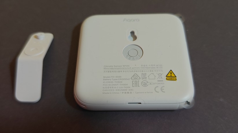 Mit dem Aqara Climate Sensor W100 kann man das Thermostat W500 steuern. Auch ist die Koppelung eines externen Temperatursensors möglich. Und mit den frei programmierbaren Tasten kann man den W100 auch als Schalter verwenden.