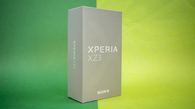Graue Verpackung des Sony Xperia XZ3.