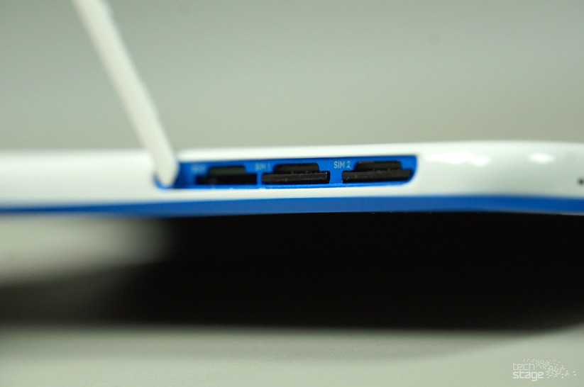 HTC Desire 820: SIM- und Speicherkartenslot