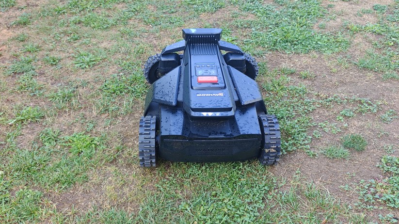 Segway Navimow X420: Großer und schwerer Allrad-Mähroboter mit RTK- und Kamera-Navigation für Rasenflächen bis 2000 m², 42 cm Schnittbreite, lenkbare Vorderräder, aber ohne Kantenschnittoptimierung.