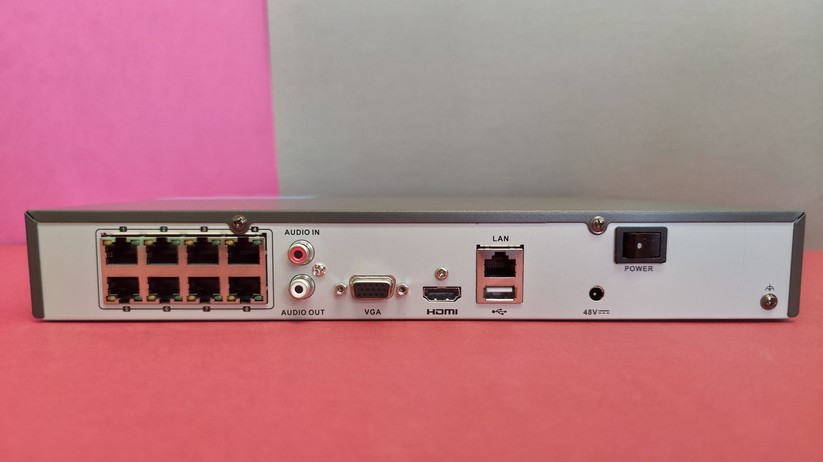 Der Annke-NVR N49PAW bietet Anschlüsse für acht Geräte.