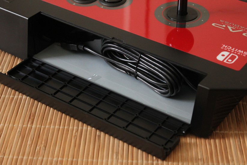 Ab der Mittelklasse bringen die Sticks oft eine Aufbewahrung für das Kabel mit. 