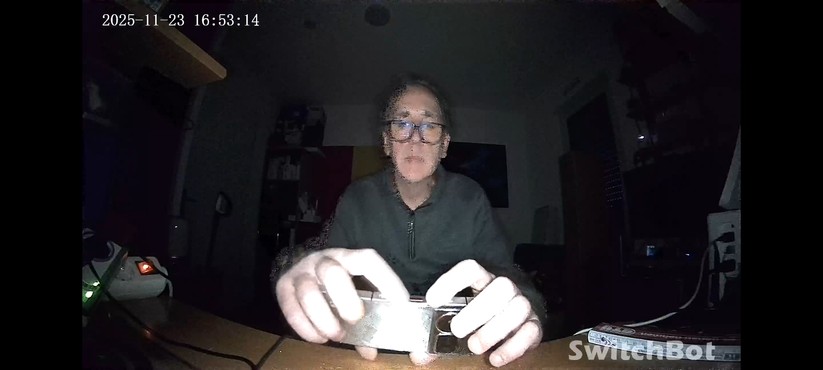 Die Videoaufnahmen könnten besser sein. In heller Umgebung ist die Bildqualität noch halbwegs o.k., bei Dunkelheit wird das Bild schnell grobkörnig und Bewegungen werden nur verzögert dargestellt.