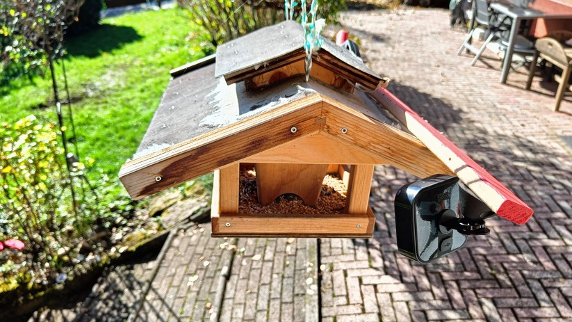Futterhaus mit Kamera