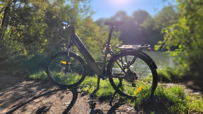  City-E-Bike mit 26"-Bereifung, Tiefeinsteiger, App, Bremslicht