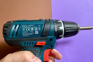 Bosch Professional GSR 12V-15 im Test: Bohrschrauber mit zwei Akkus ab 110 €