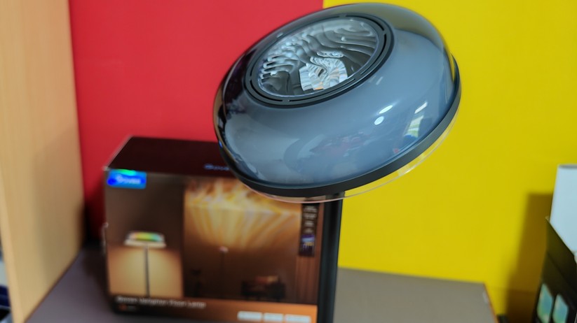 Mit der Uplighter Stehleuchte präsentiert Govee eine außergewöhnliche Stehlampe. Sie zaubert tolle Animationen an die Decke, kann aber dank einer zweiten Leuchte auch als einfache Leselampe genutzt werden. Aktuell ist sie zum neuen Tiefstpreis für 140 Euro statt 180 Euro (- 22 Prozent) erhältlich.