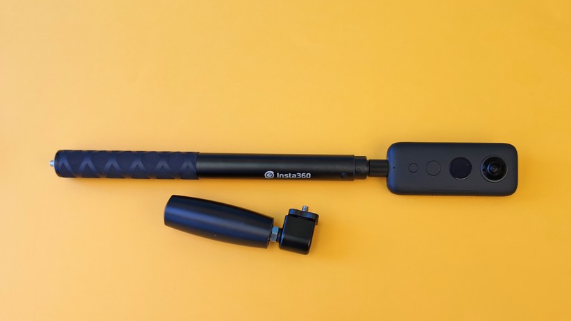 Die One X mit optinalem Selfie-Stick und dem Bullet-Time-Griff.