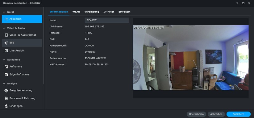 Synology CC400W: Die KI-Überwachungskamera bietet zahlreiche Einstellungsmöglichkeiten. Dazu zählen neben der typischen Erkennung von Personen und Fahrzeugen auch die Möglichkeit, diese zählen zu lassen. Die Bildqualität tagsüber geht in Ordnung. Dank HDR bietet sie ein ausgewogenes Bild. Bilder bei Dunkelheit sind aber nur mittelnäßig.