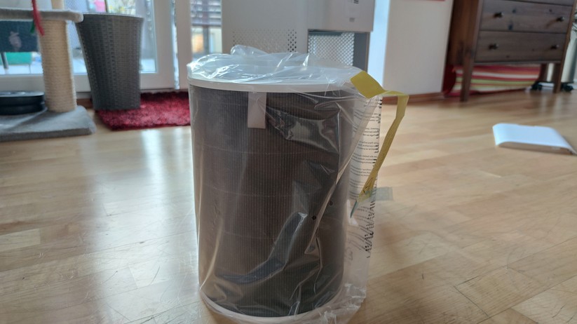 Xiaomi Smart Air Purifier 4: Der Filter muss zunächst vom Plastik befreit werden.