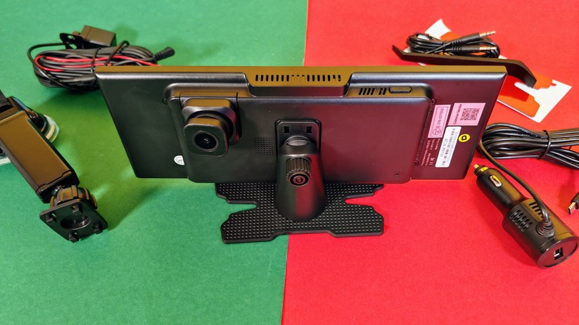Lamtto RC28: Rückseite des Displays mit Dashcam