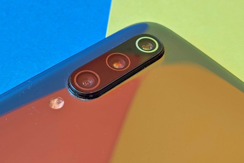Triple-Cam mit Weitwinkel, 2-fach-Vergrößerung und Ultraweitwinkel.