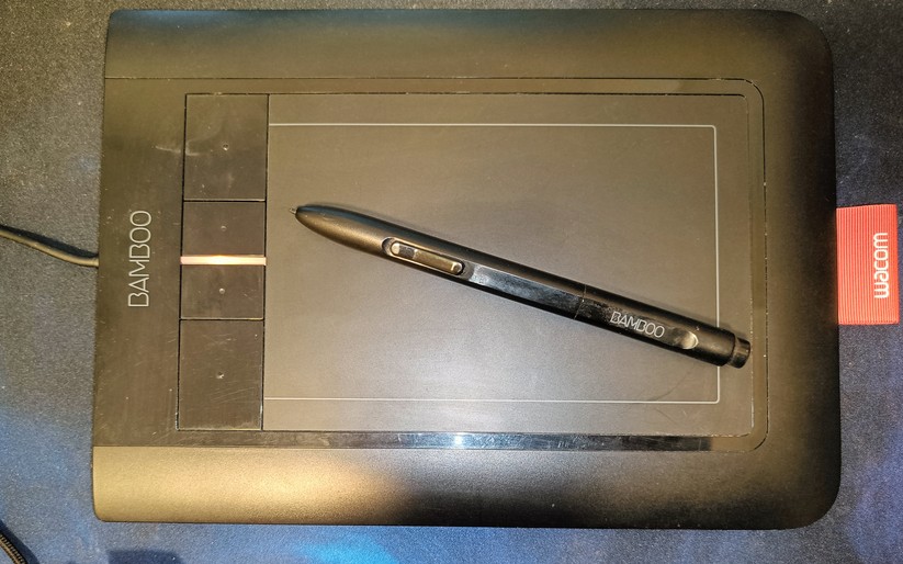 Ein in die Jahre gekommenes Grafik-Tablet von Wacom.
