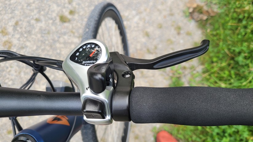 Accolmile E-Road: E-Bike mit 18 Kilo, 28-Zoll-Reifen, 250-Watt-Hinterradmotor, 345-Wh-Akku und 7-Gang-Shimano-Kettenschaltung