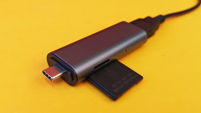 Wer Standard-Speicherkarten mit dem Mate 20 Pro nutzen möchte, braucht einen Cardreader.