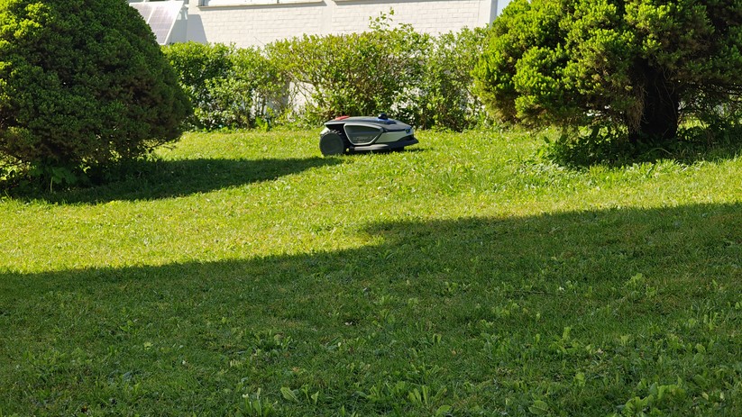 Sunseeker S4: LiDAR-Mähroboter für 1000 m², Hinterrad-Antrieb, 18 cm breites Schneidesystem,   4-Ah-Akku mit 3-A-Ladegerät