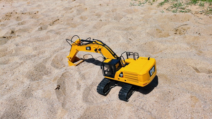 RC-Bagger und Radlader (CAT-Serie von Carrera RC)