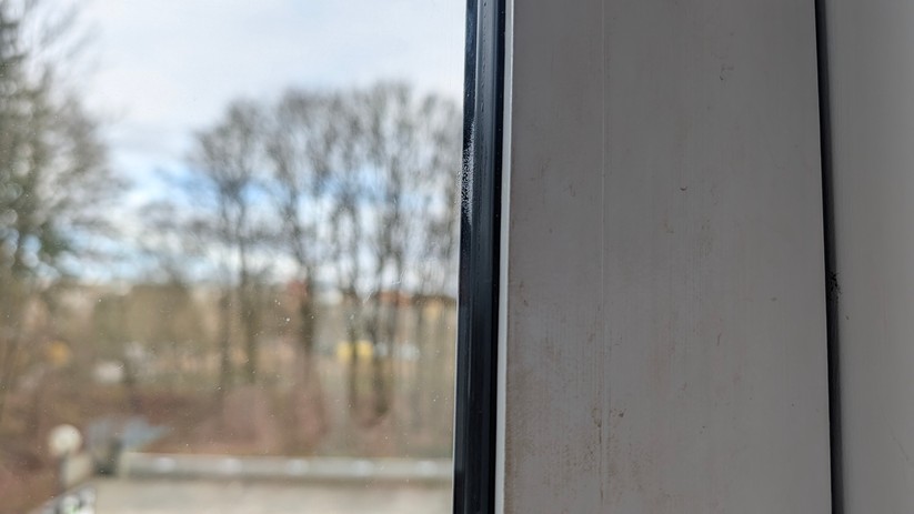 Hobot S7 Pro: Wasserrückstände an der Fensterkante