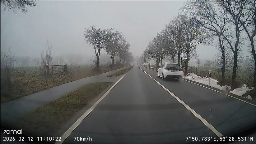 Screenshots aus den Aufnahmen der 4K-Dashcam Omni X800
