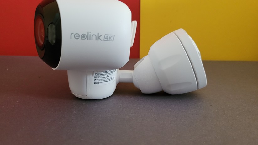 Reolink Argus 4 Pro: 180°-Sichtfeld mit bis 5120 × 1440 Pixel bei maximal 15 fps, lichtstarkes Objektiv mit farbiger Nachtsicht ohne Zusatzbeleuchtung, unterstützt 2,4- und 5-GHz-WLAN, Akku mit 5000 mAh und 6-Watt-Solarpanel