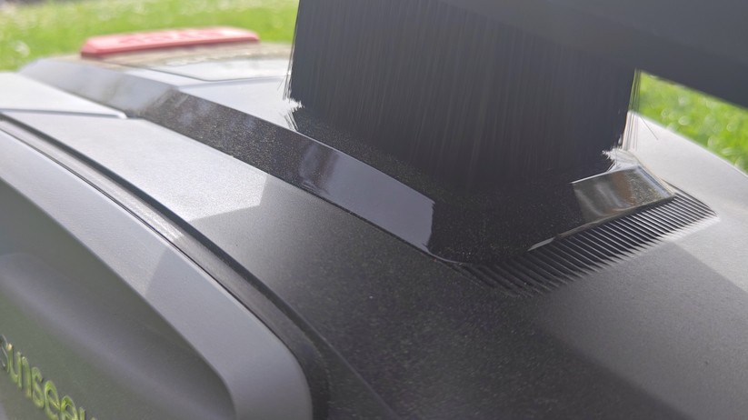 Sunseeker S4: LiDAR-Mähroboter für 1000 m², Hinterrad-Antrieb, 18 cm breites Schneidesystem,   4-Ah-Akku mit 3-A-Ladegerät