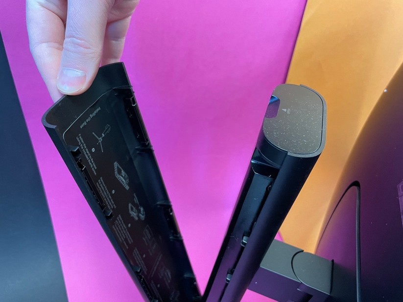 Die magnetische Abdeckung versteckt die Kabel 