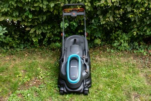 Gardena Powermax Duo 46/36V P4A im Test: Akku-Rasenmäher mit zwei Messern
