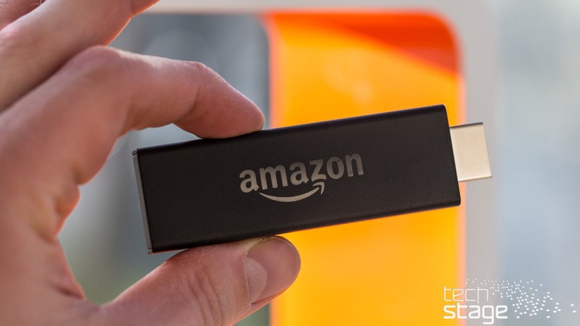Dank des handlichen Formats kann man den Fire TV Stick überall mit hinnehmen. Hinzu kommt allerdings noch ein Micro-USB-Netzteil, das den Stick mit Energie versorgt.