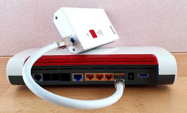 WLAN-Mesh und -Repeater: AVM Fritz!Repeater 2400an der Fritzbox. (Bild: Harald Karcher) 