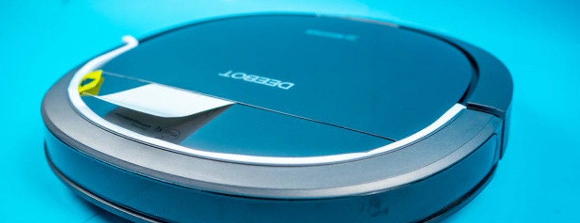 Flacher Staubsauger-Roboter Deebot Ozmo Slim 10 im Test