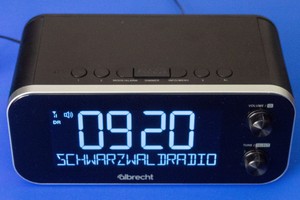 Albrecht DR 455 im Test: Radiowecker mit DAB+ und ASA