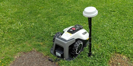 Mammotion Yuka Mini: Ladestation und RTK-Antenne
