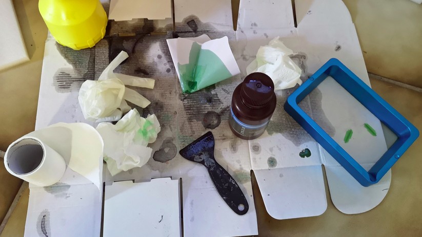 Die Arbeit mit Resin-Druckern ist insgesamt deutlich aufwändiger.