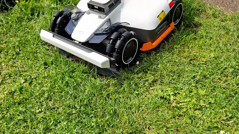 Mammotion Luba 3 AWD 3000: LiDAR, RTK und KI-Kameras, 40 cm Schnittbreite und 12-Ah-Akku