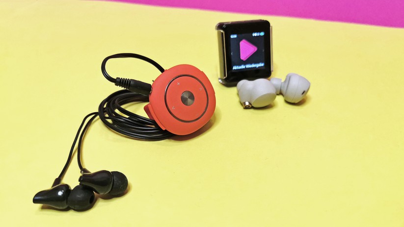 MP3-Player: Günstige Modelle funktionieren nur mit kabelgebundenen Kopfhörern.