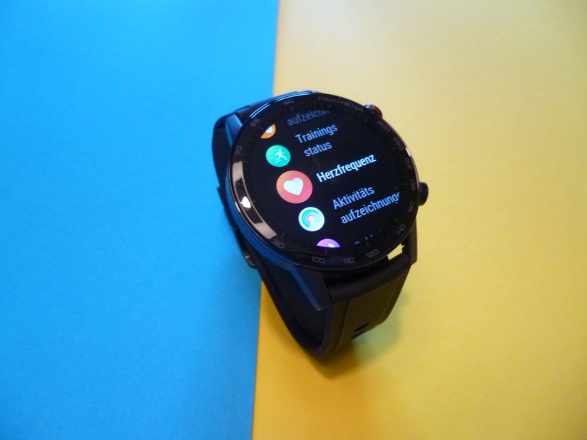 Dank des OLED-Displays wirken die Farben enorm toll. 