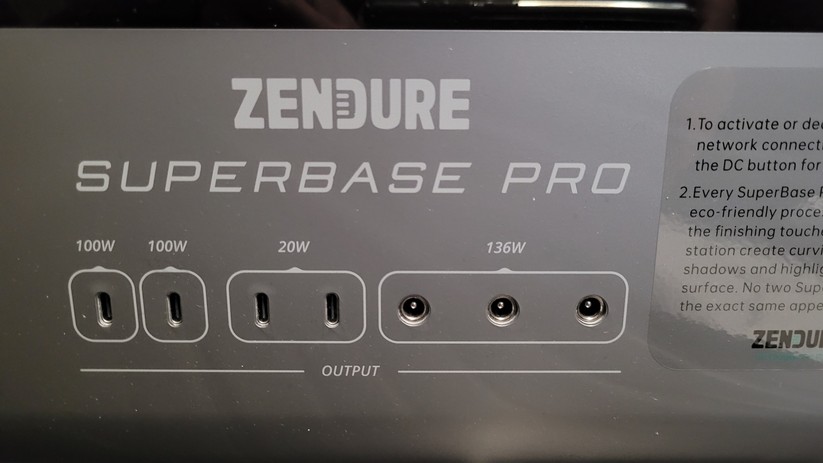 Zendure Superbase Pro: DC-Eingänge an der Vorderseite