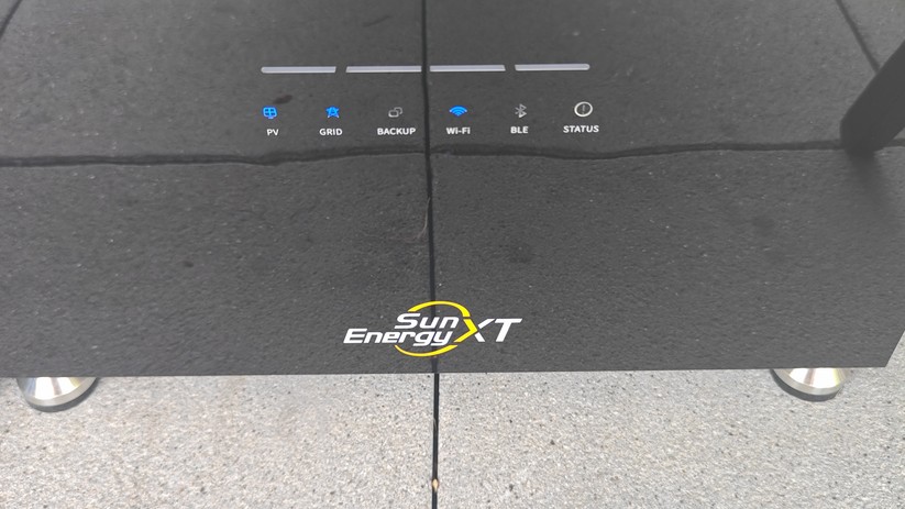 SunEnergyXT 500 Pro: Speicher für BKWs und kleine PV-Anlagen mit vier MPPTs und 5 kWh Kapazität