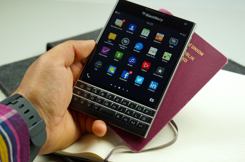 Der Blackberry Passport, eins der wenigen Smartphones mit 1:1 Seitenverhältnis.