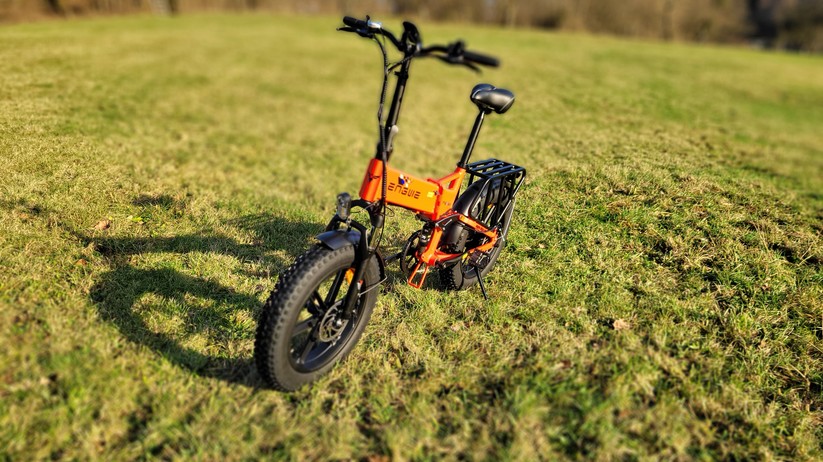  Faltbares E-Fatbike mit Doppelfederung und ergonomischer Sitzposition