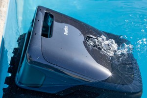  reinigt auch die Wasseroberfläche gut