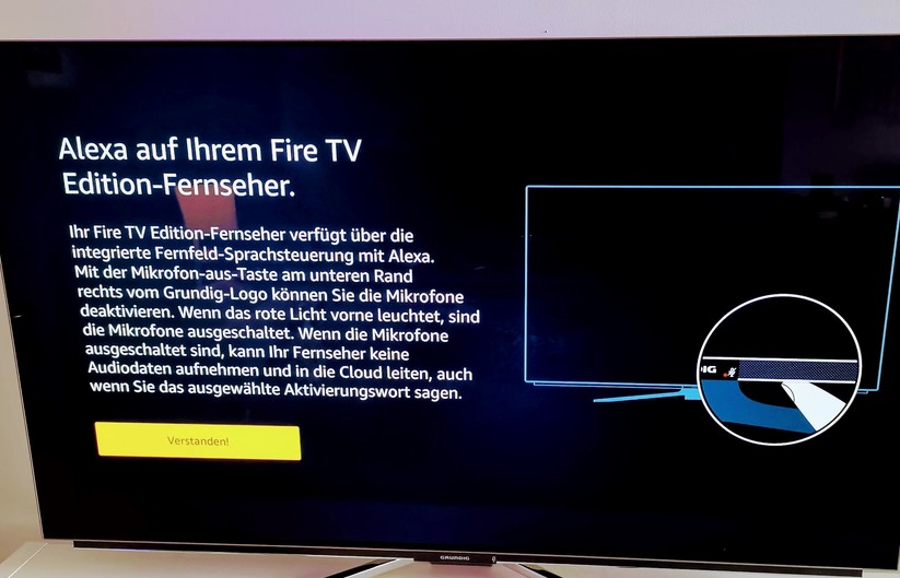 Alexa abschalten: Es gibt einen Hardware-Knopf, um Alexa zu deaktivieren. Über die Optionen im TV ist das leider nicht möglich. 