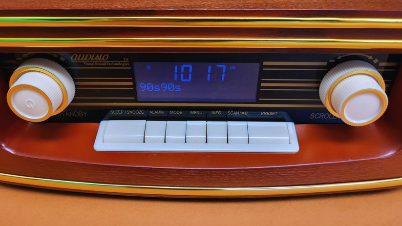 Retro-Radios und Bluetooth-Lautsprecher