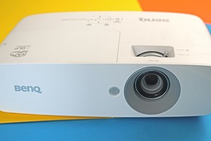 Benq TH683: Full-HD-Beamer für Fußballfreunde