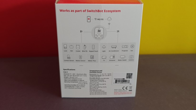 Anwender können mit dem Hub 3 Switchbot-Geräte über einen Touch-Bildschirm und einen Drehregler steuern. Der Hub integriert auch viele Infrarot-Fernbedienungen, sodass alte Geräte smart werden. Als Matter-Bridge kann er viele Geräte auch an andere Plattformen wie Apple Home und Home Assistant weiterreichen.