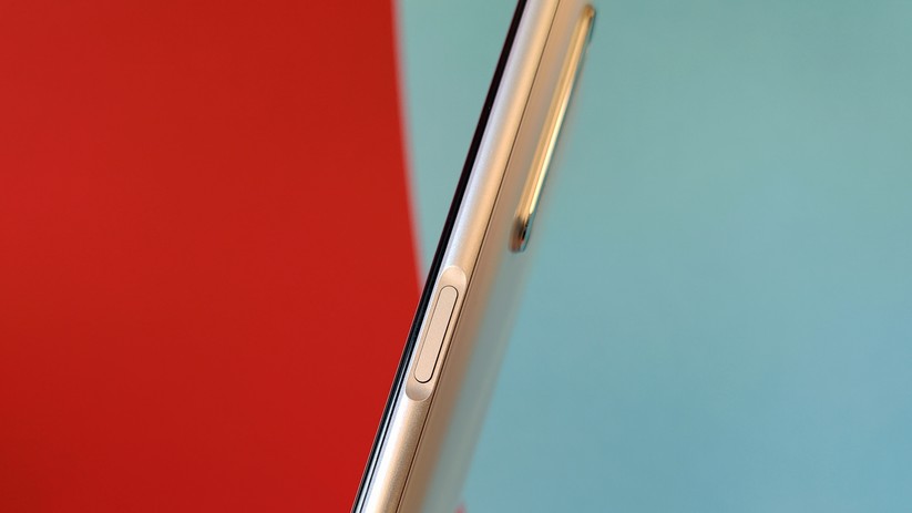 Der Fingerabdrucksensor im seitlichen Powerbutton funktioniert sehr gut