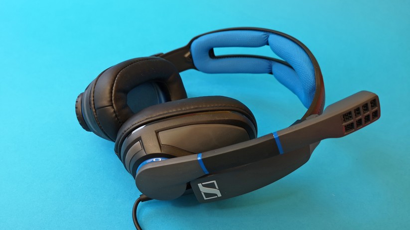 Das Headset ist sehr bequem und angenehm leicht.